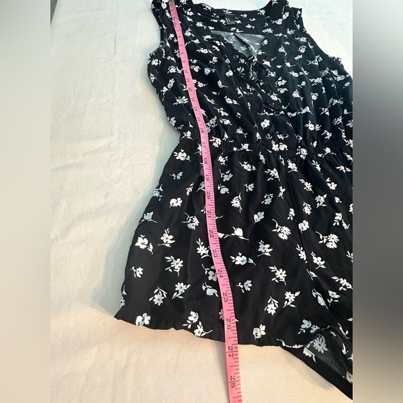 Forever 21 Romper Lace Up Front Black w/White Flowers Size Small Fairy Goth - Picture 5 of 8